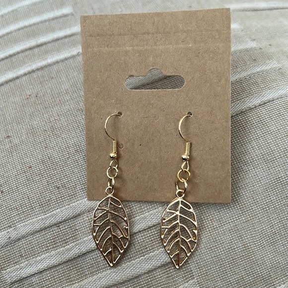 Jewelry - Gold color leaf cutout Earrings